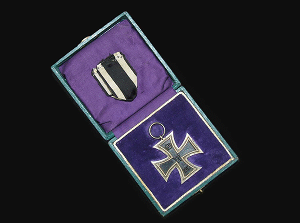 C1917 German Army / Navy 10x50 Binoculars with Case